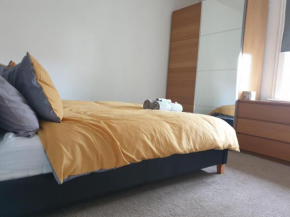 Luxury 1-Bed Apartment with Stunning City Views Perfect for Short Stays in London